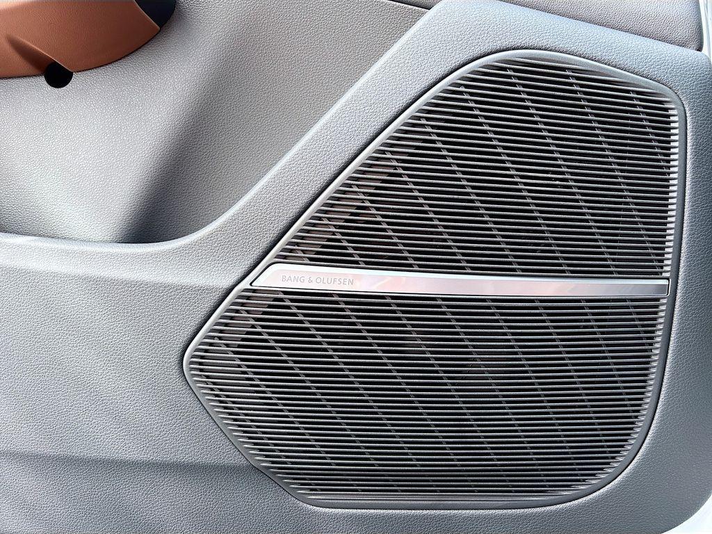 new 2025 Audi Q7 car, priced at $75,305