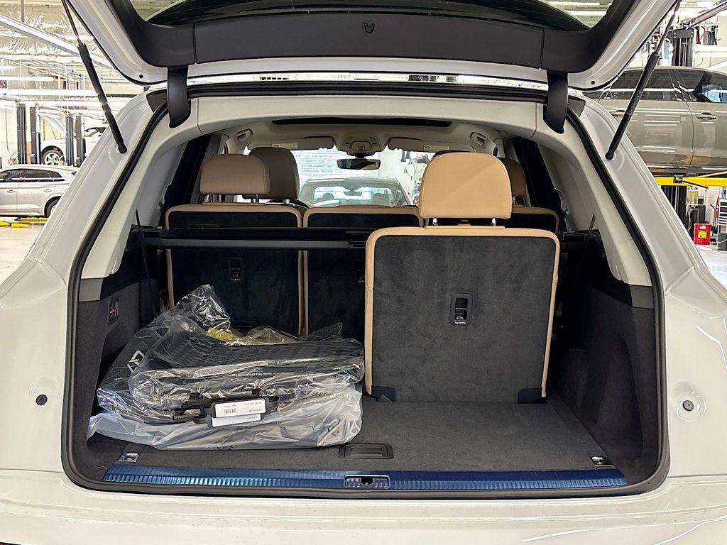 new 2025 Audi Q7 car, priced at $75,505