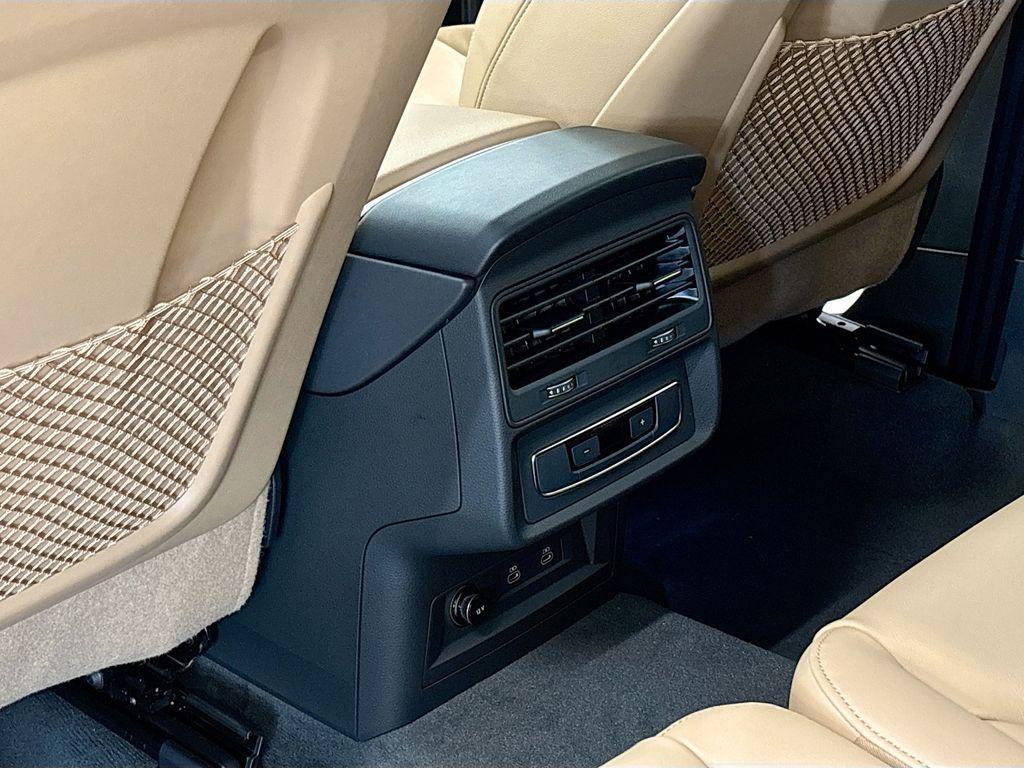 new 2025 Audi Q7 car, priced at $72,600