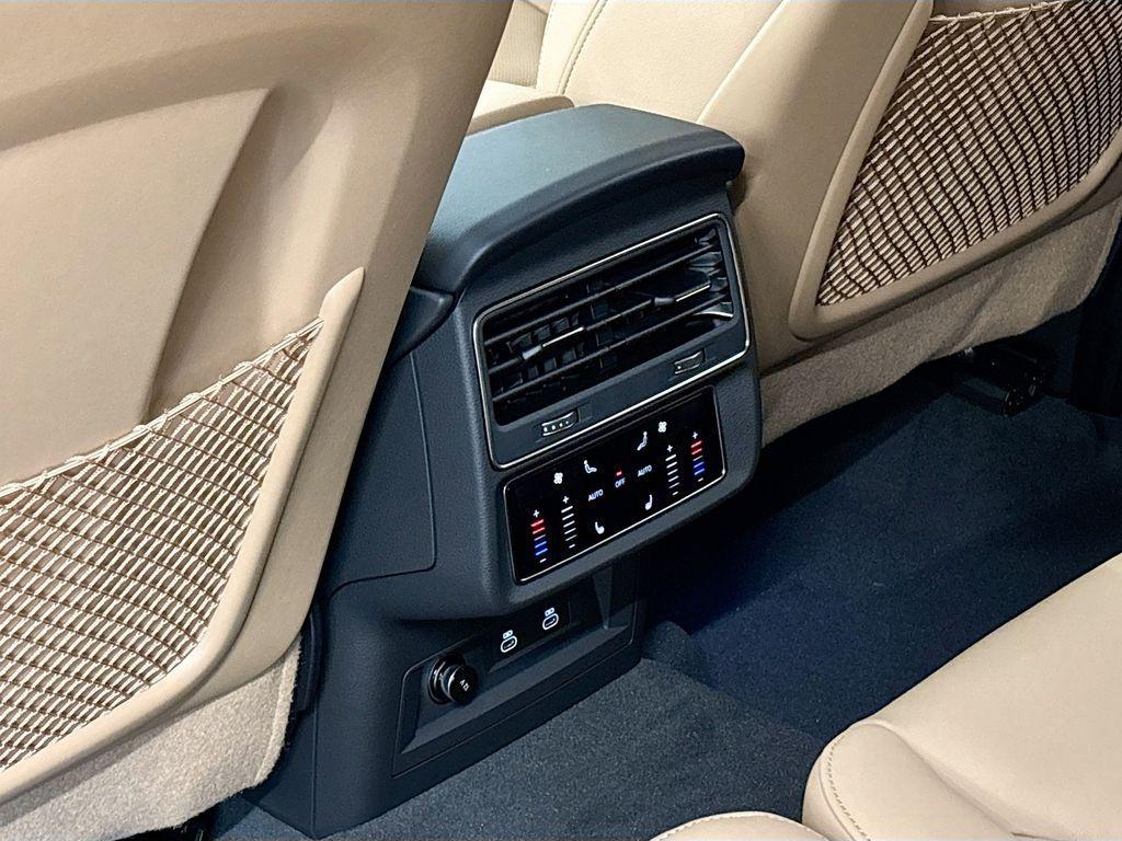 new 2025 Audi Q7 car, priced at $74,555