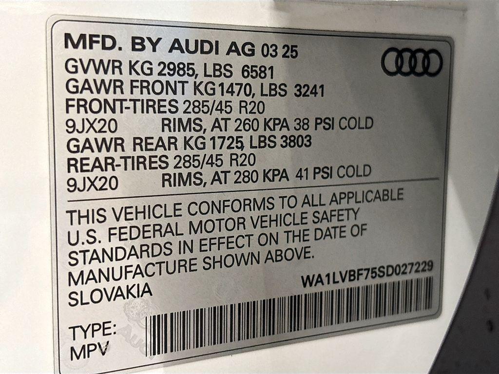 new 2025 Audi Q7 car, priced at $69,600
