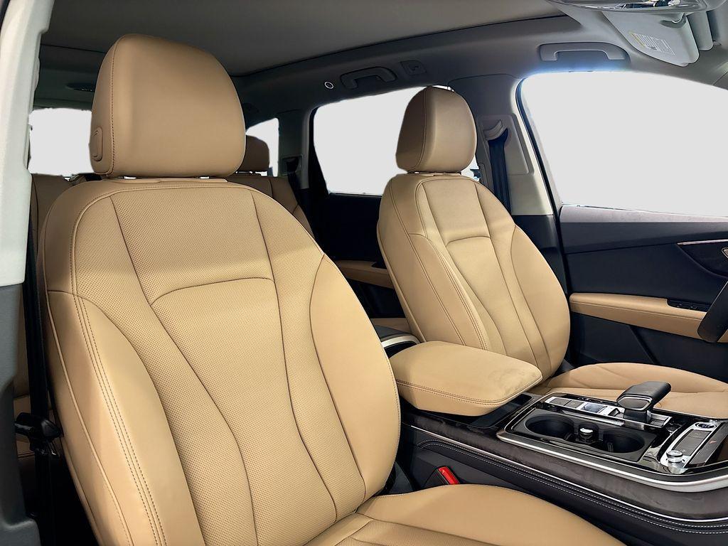 new 2025 Audi Q7 car, priced at $77,750