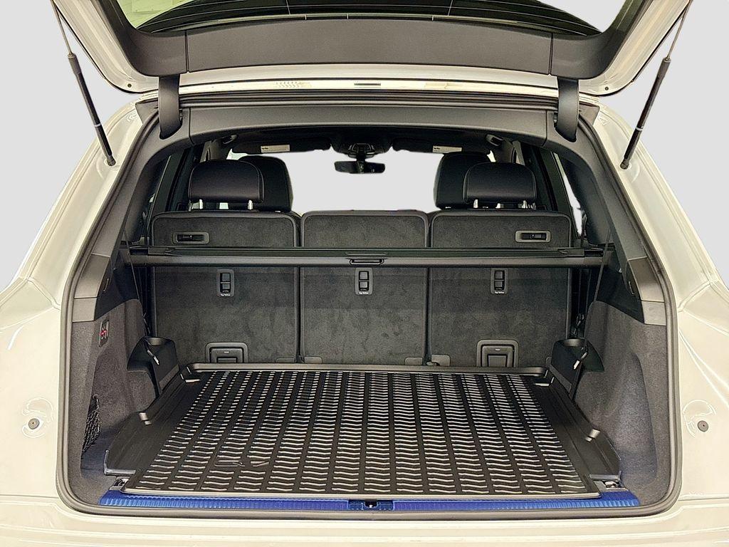 new 2025 Audi Q7 car, priced at $72,600