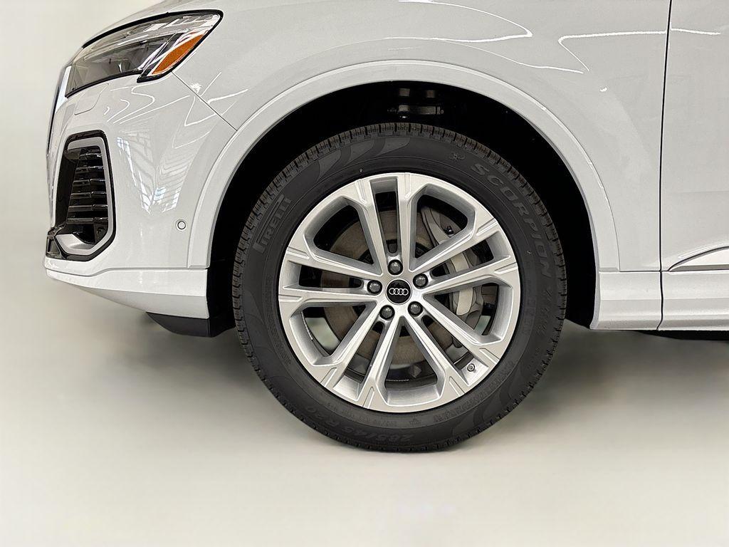 new 2025 Audi Q7 car, priced at $72,600