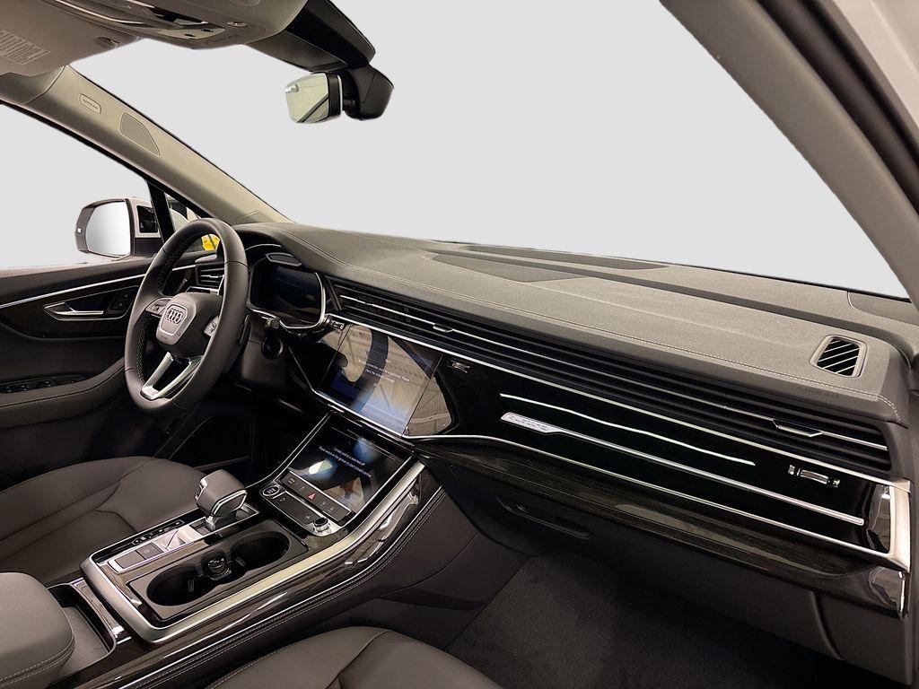 new 2025 Audi Q7 car, priced at $71,725