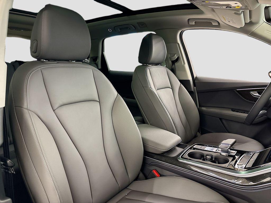 new 2025 Audi Q7 car, priced at $71,725