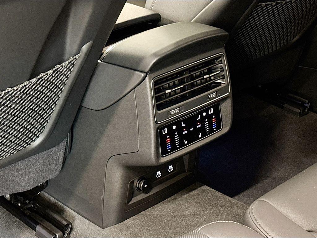 new 2025 Audi Q7 car, priced at $74,555