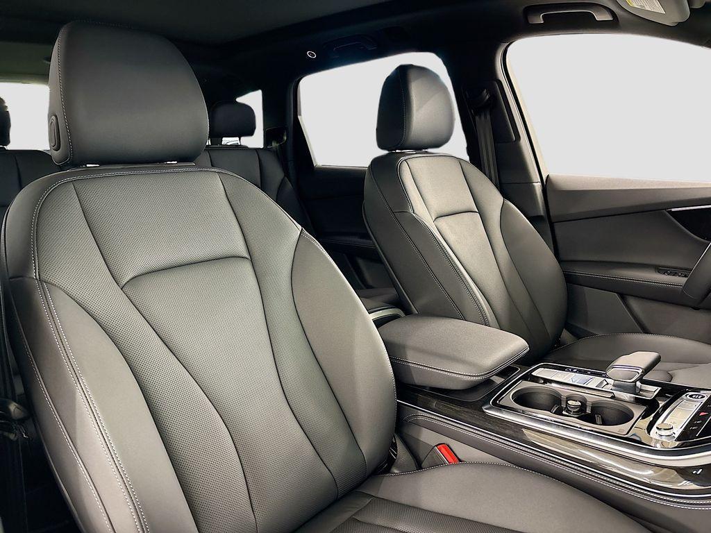 new 2025 Audi Q7 car, priced at $74,555