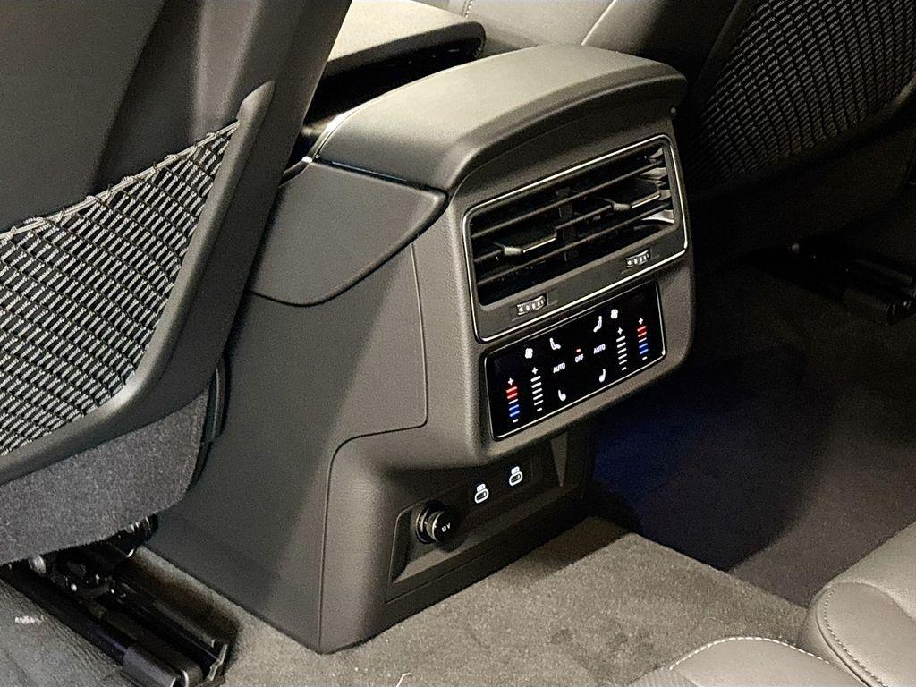 new 2025 Audi Q7 car, priced at $74,645