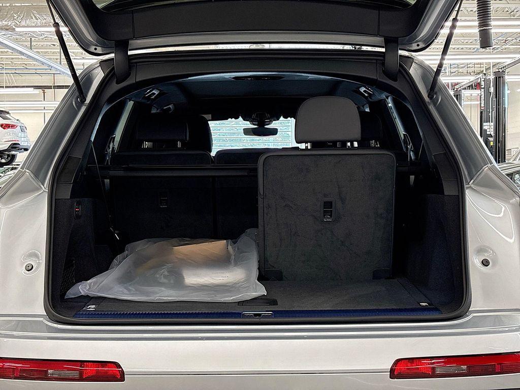new 2025 Audi Q7 car, priced at $63,920
