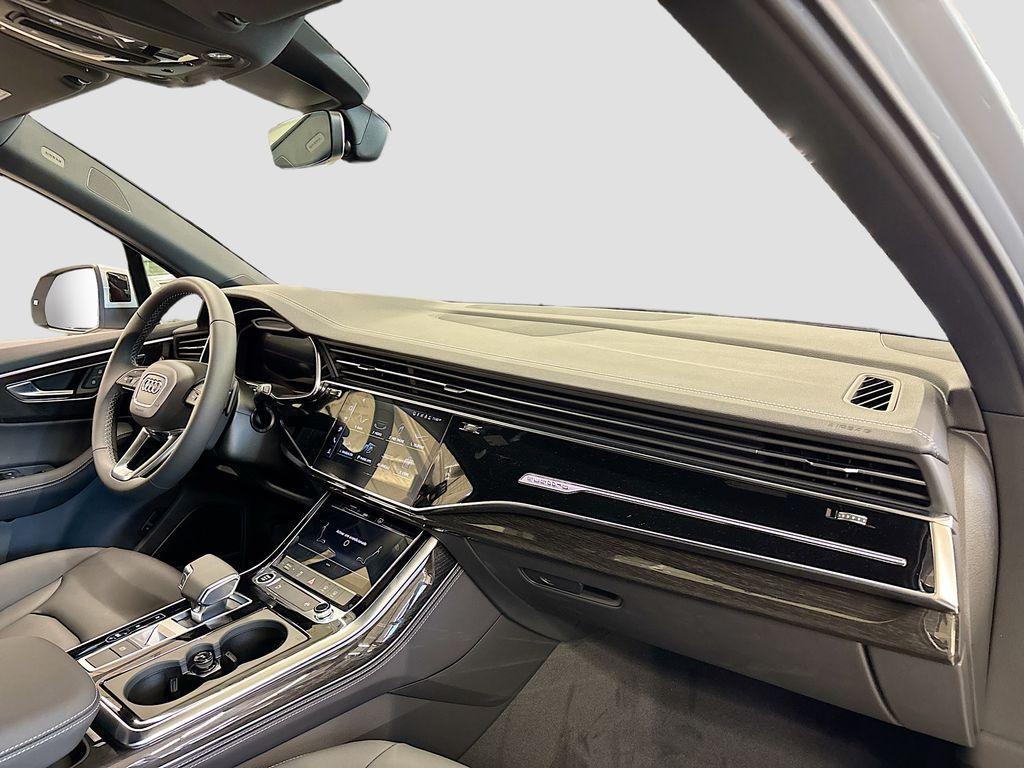 new 2025 Audi Q7 car, priced at $63,920