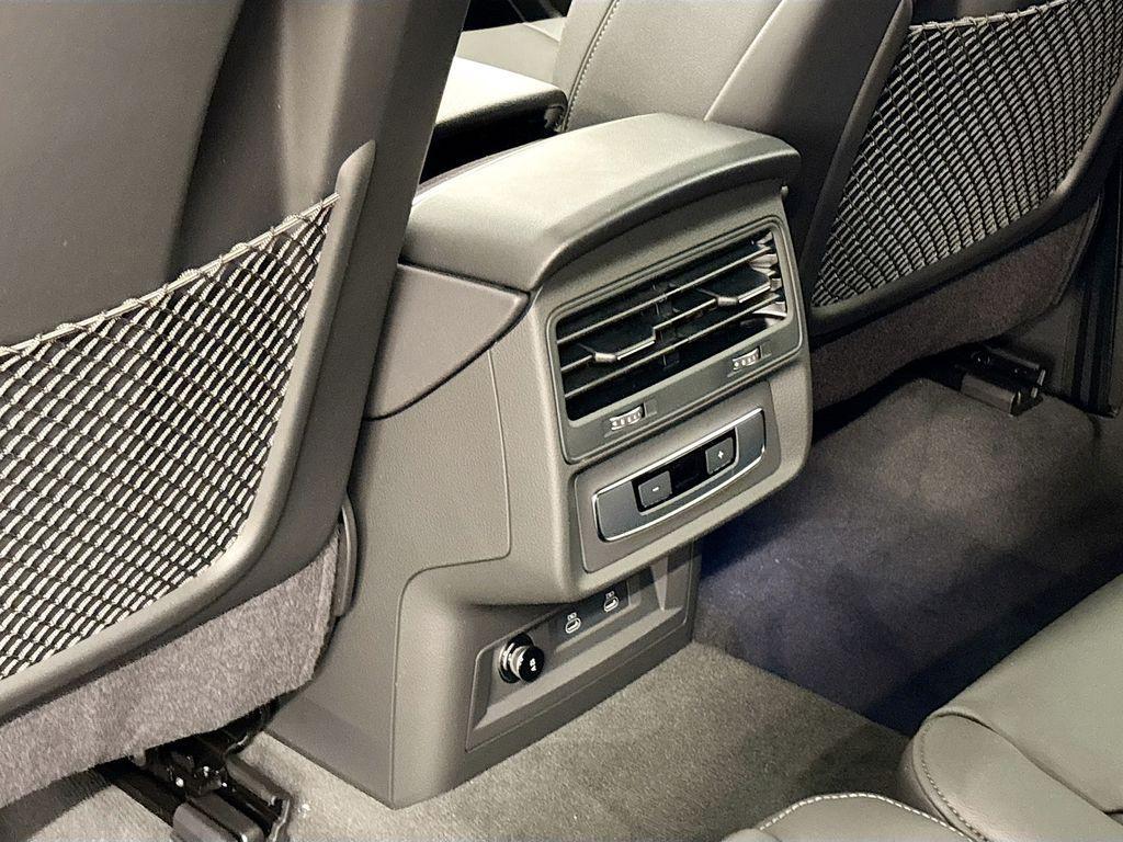 new 2025 Audi Q7 car, priced at $63,920
