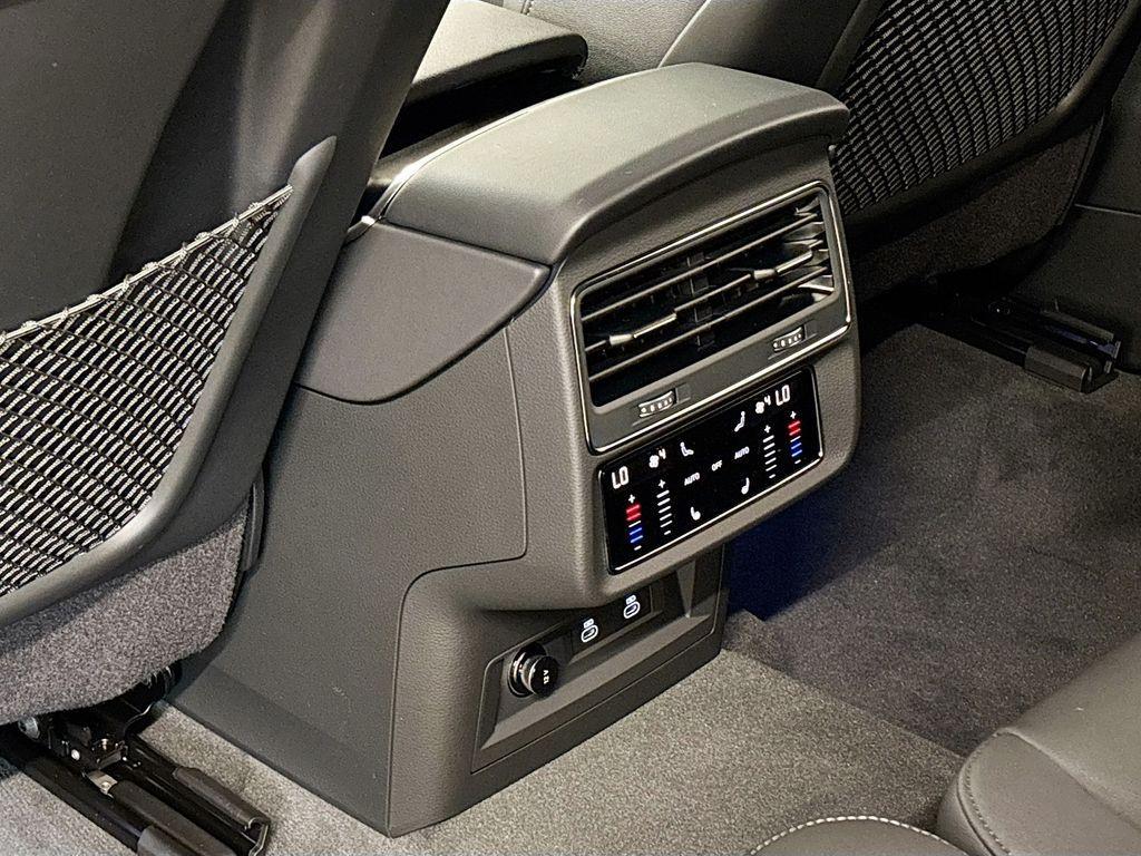 new 2025 Audi Q7 car, priced at $71,850