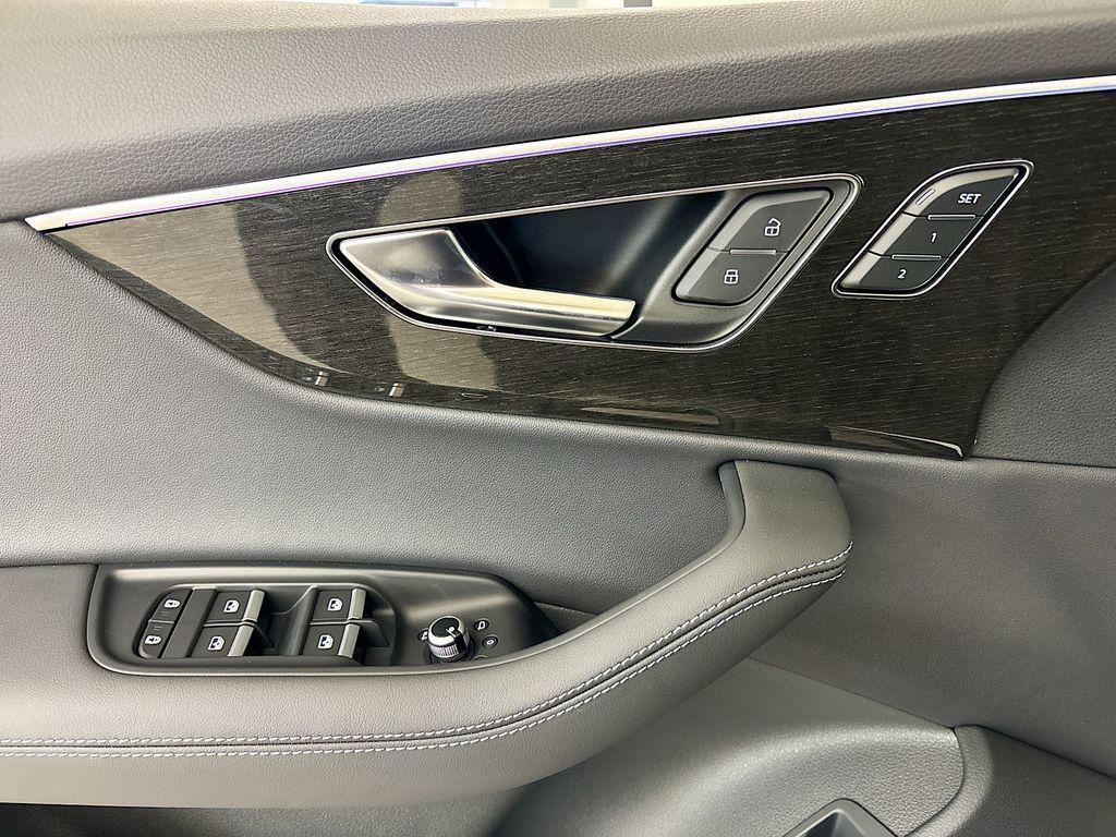 new 2025 Audi Q7 car, priced at $71,850