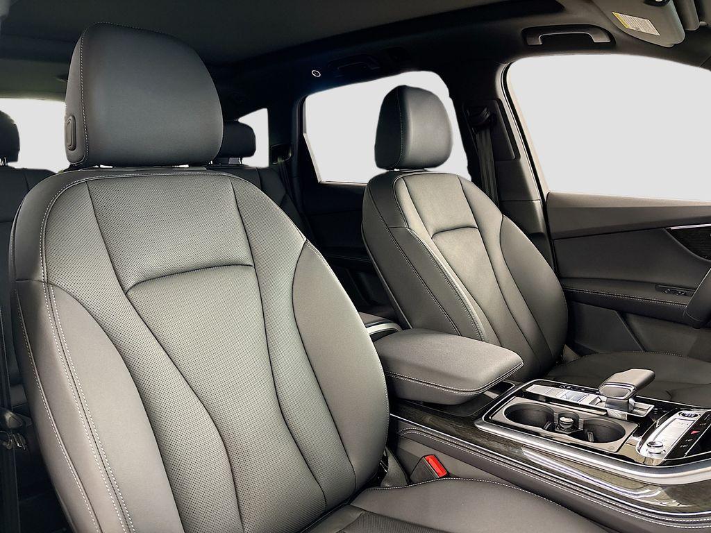new 2025 Audi Q7 car, priced at $71,705