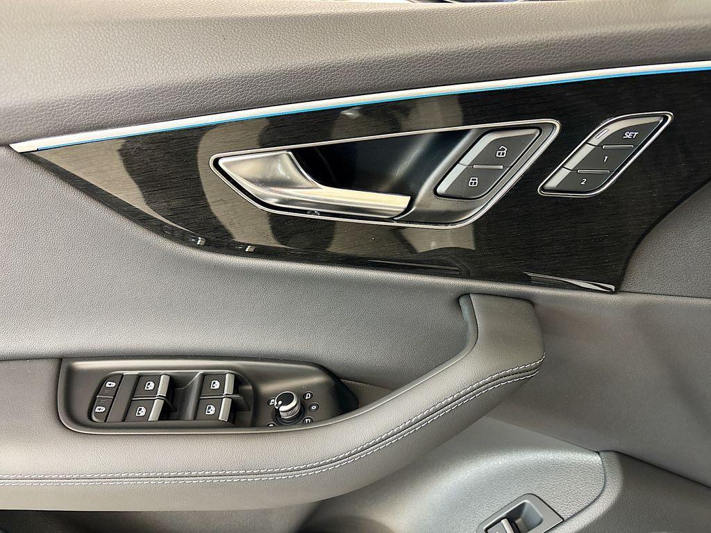 new 2025 Audi Q7 car, priced at $73,960