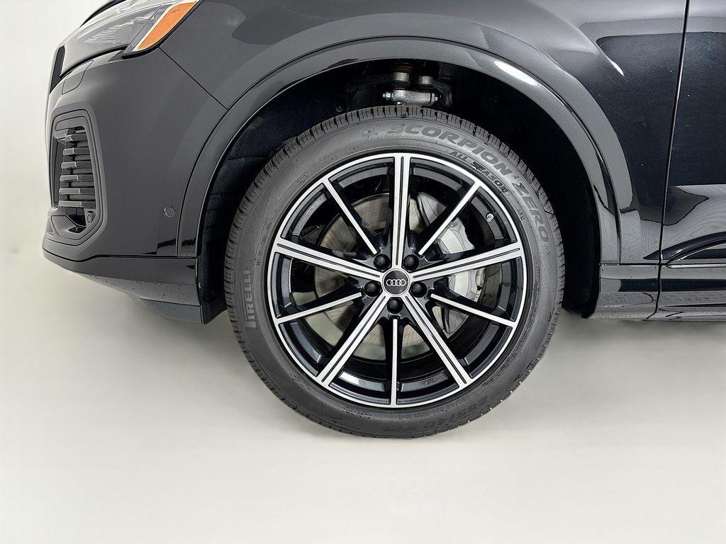 new 2025 Audi Q7 car, priced at $71,450