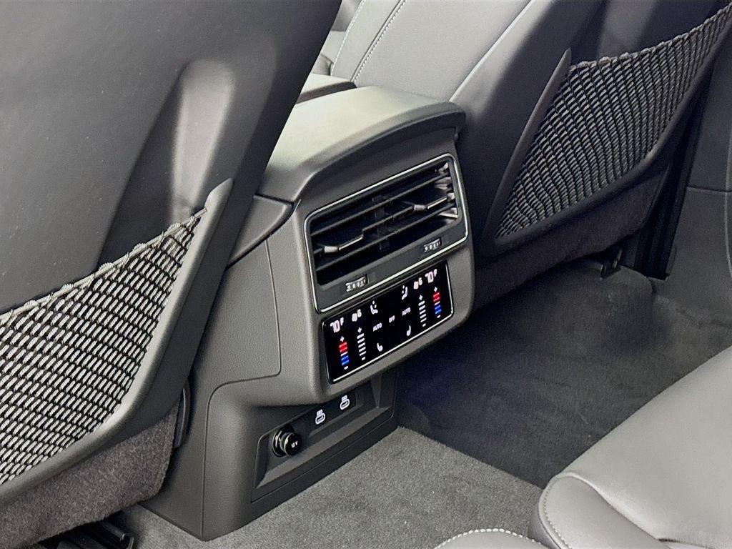 new 2025 Audi Q7 car, priced at $71,450