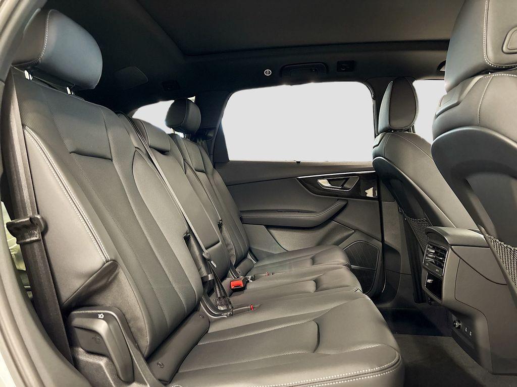 new 2025 Audi Q7 car, priced at $74,645