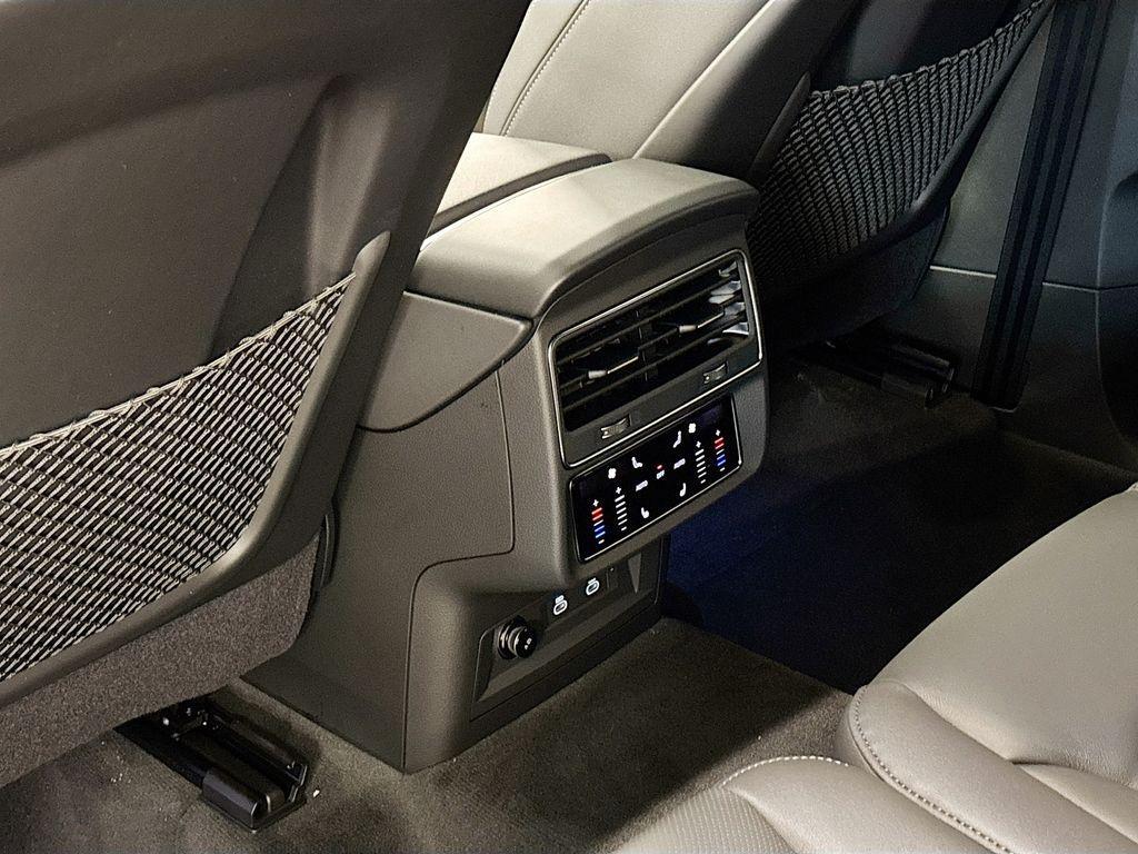 new 2025 Audi Q7 car, priced at $74,645