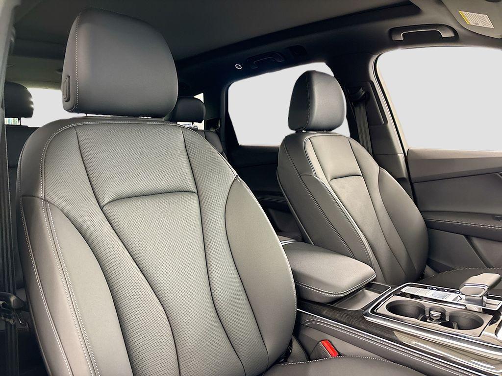 new 2025 Audi Q7 car, priced at $71,705