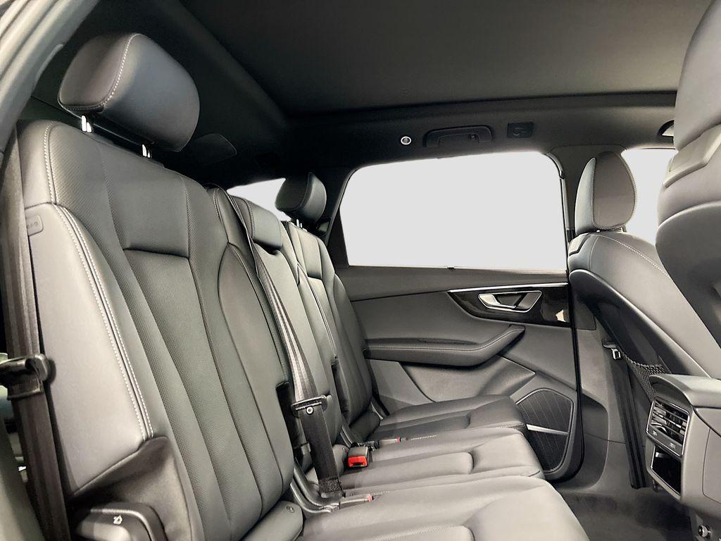 new 2025 Audi Q7 car, priced at $71,705