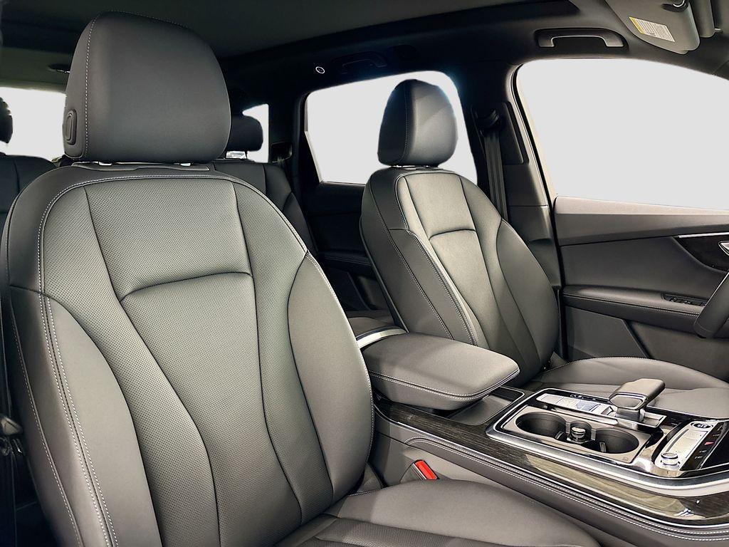 new 2025 Audi Q7 car, priced at $71,850
