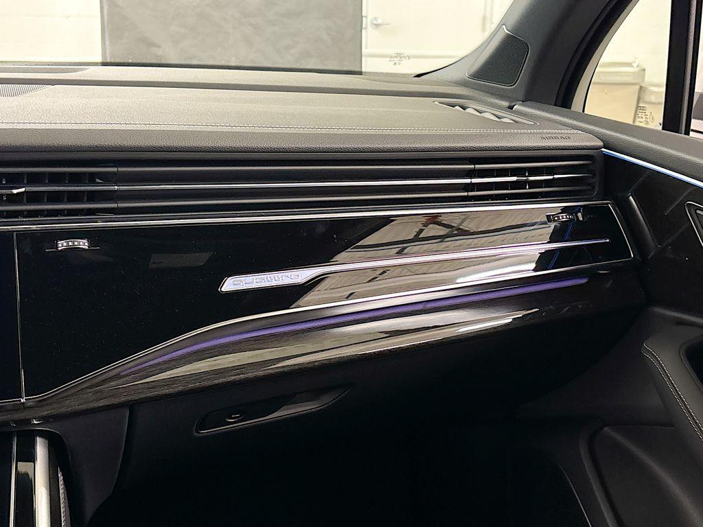 new 2025 Audi Q7 car, priced at $73,960