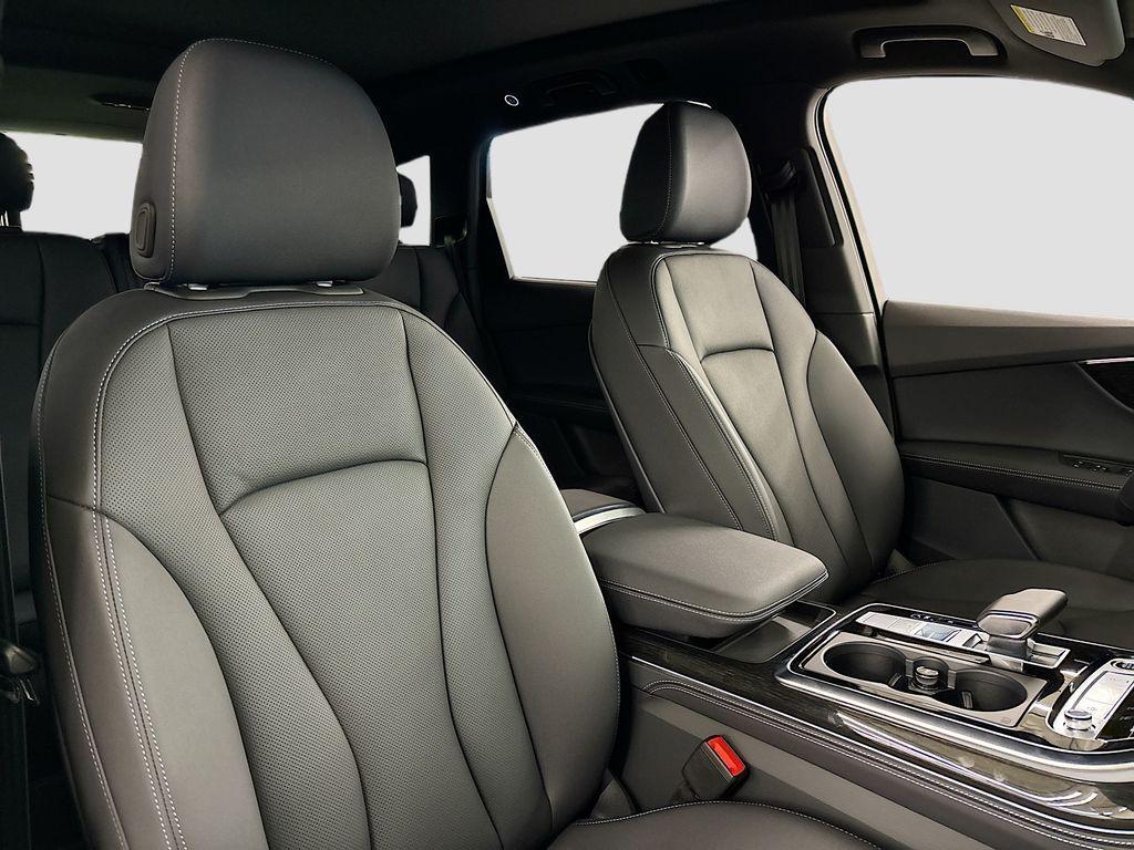 new 2025 Audi Q7 car, priced at $73,960