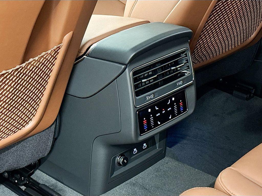 new 2025 Audi Q7 car, priced at $68,200