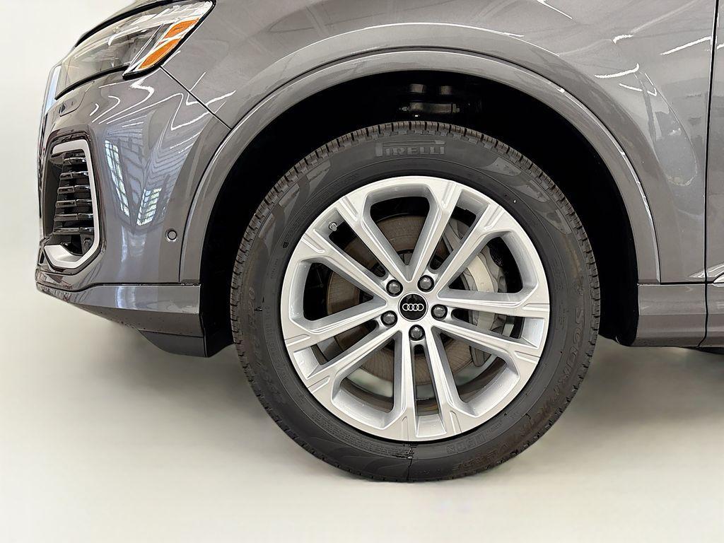 new 2025 Audi Q7 car, priced at $74,520
