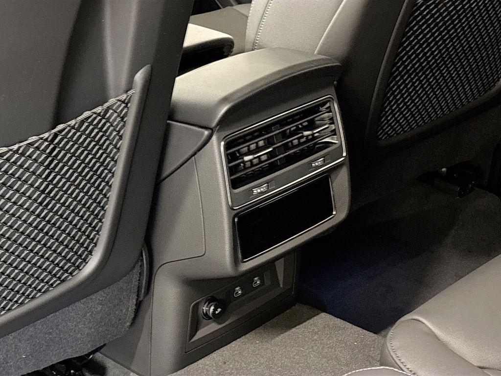 new 2025 Audi Q7 car, priced at $71,790