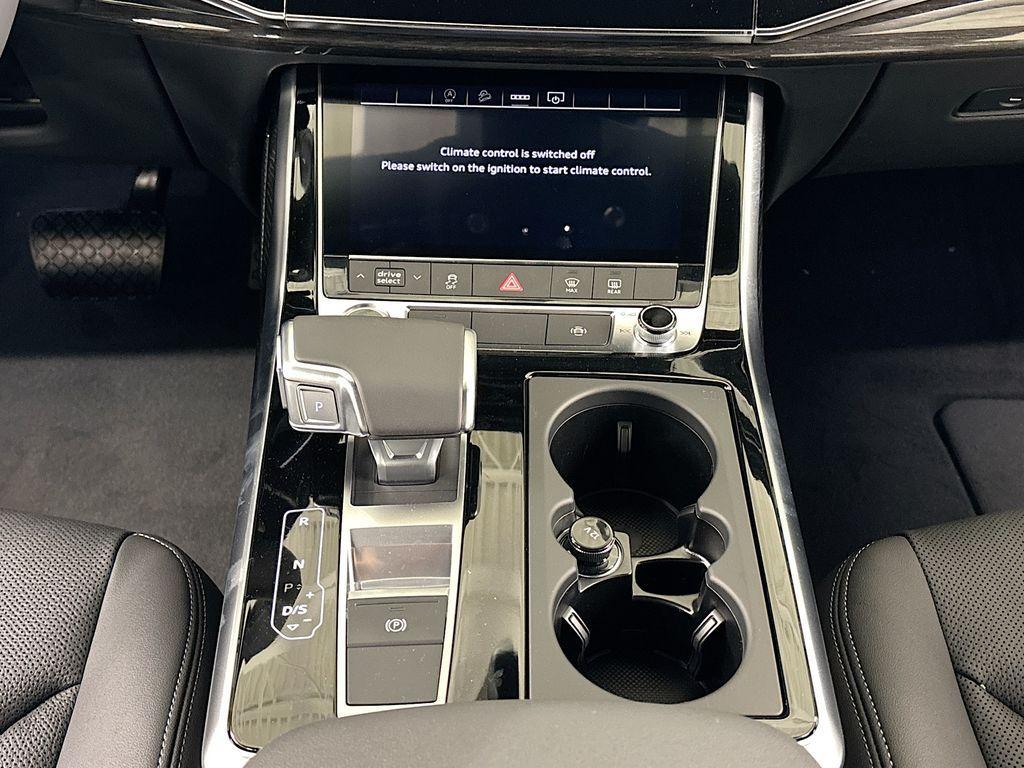 new 2025 Audi Q7 car, priced at $71,790