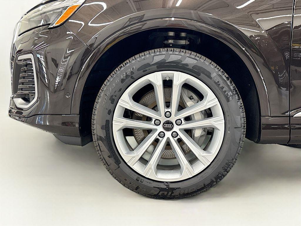 new 2025 Audi Q7 car, priced at $66,920