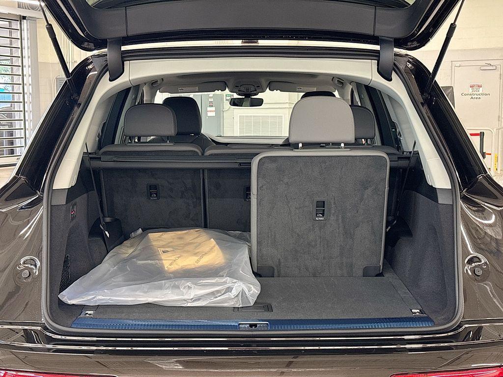 new 2025 Audi Q7 car, priced at $66,920