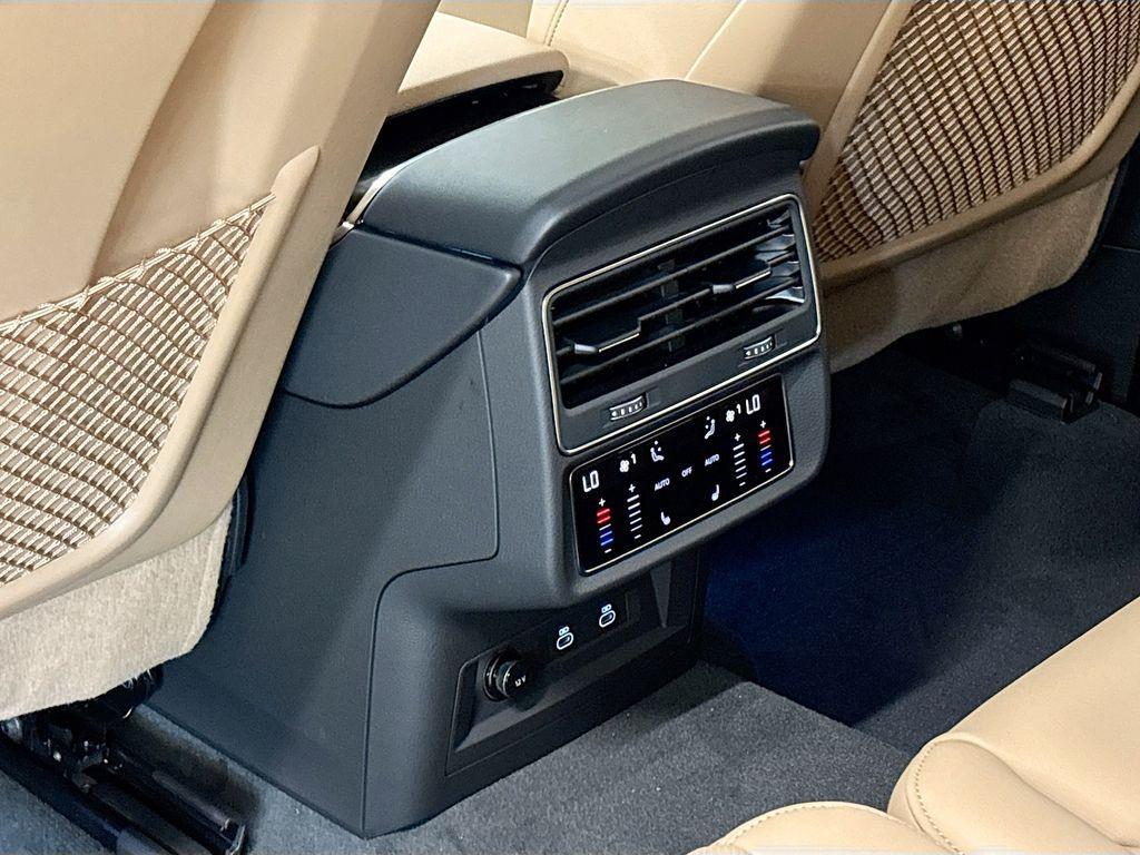 new 2025 Audi Q7 car, priced at $70,955