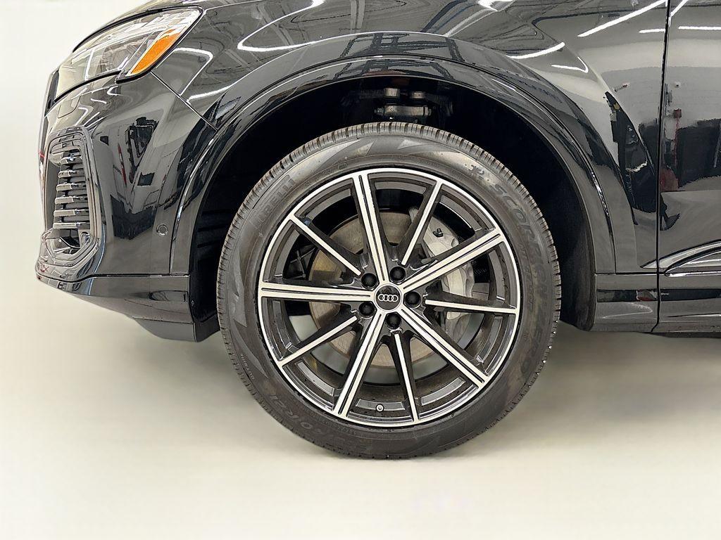 new 2025 Audi Q7 car, priced at $71,790