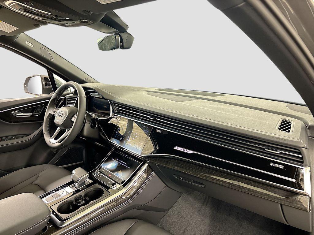 new 2025 Audi Q7 car, priced at $67,670