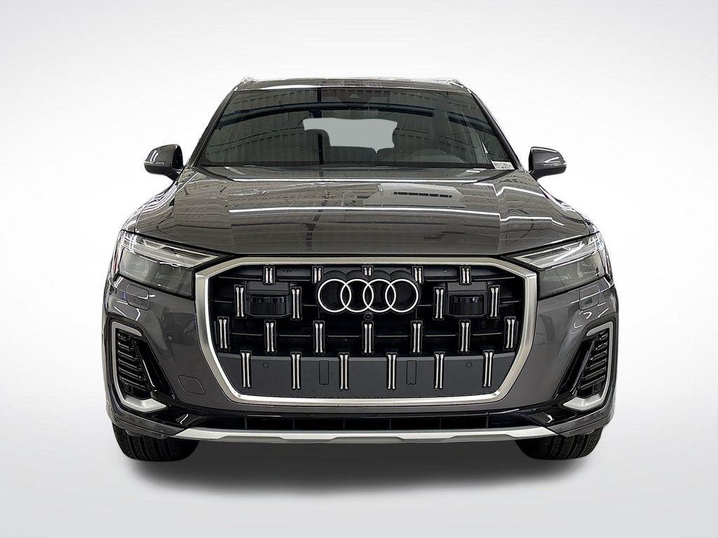 new 2025 Audi Q7 car, priced at $67,670