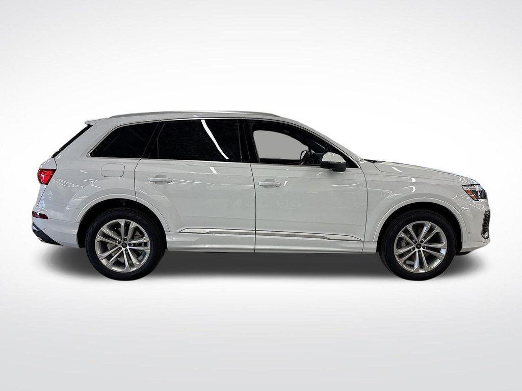 new 2025 Audi Q7 car, priced at $67,390