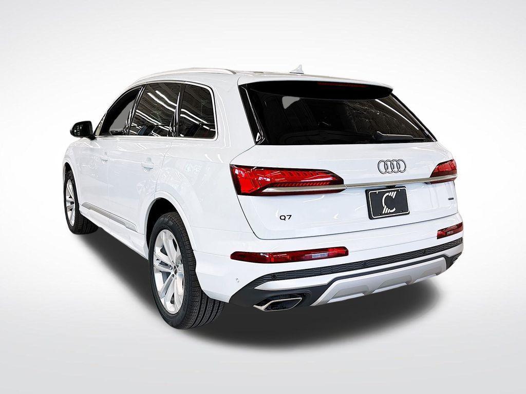 new 2025 Audi Q7 car, priced at $67,390