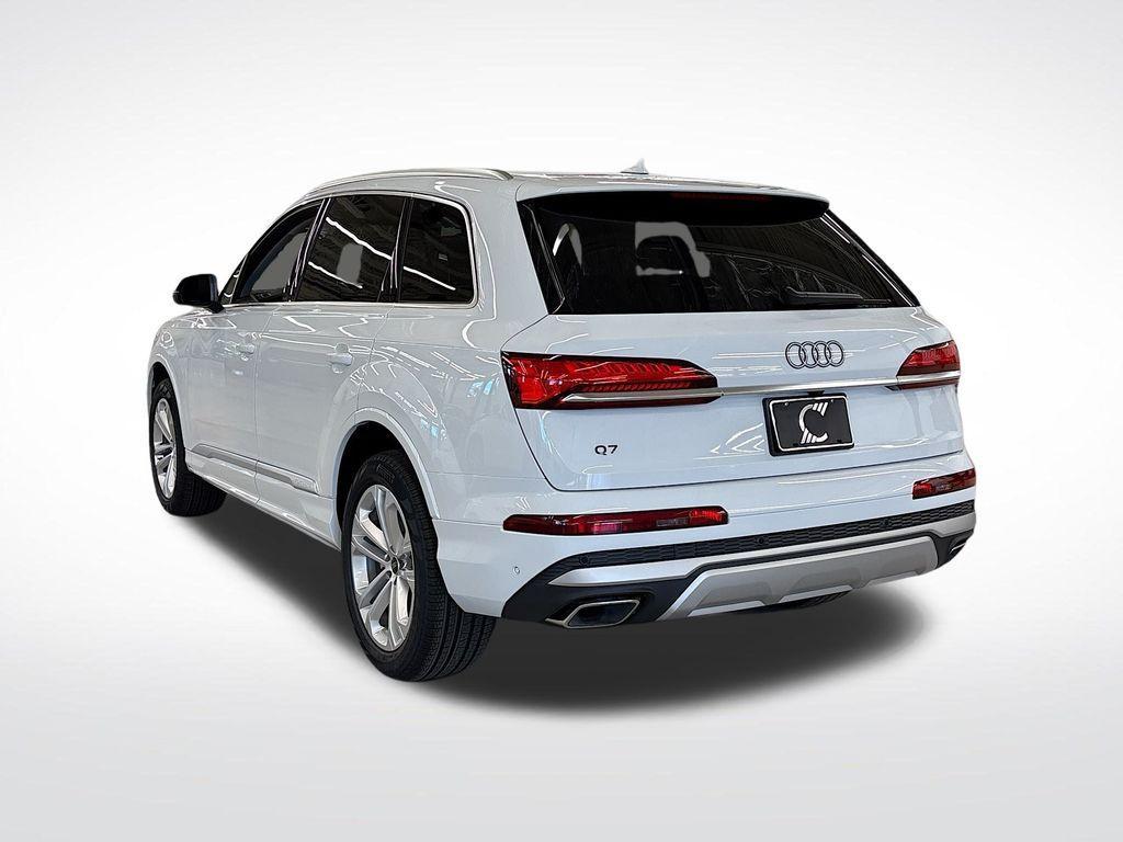 new 2025 Audi Q7 car, priced at $71,725