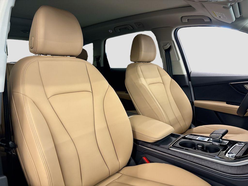 new 2025 Audi Q7 car, priced at $72,220
