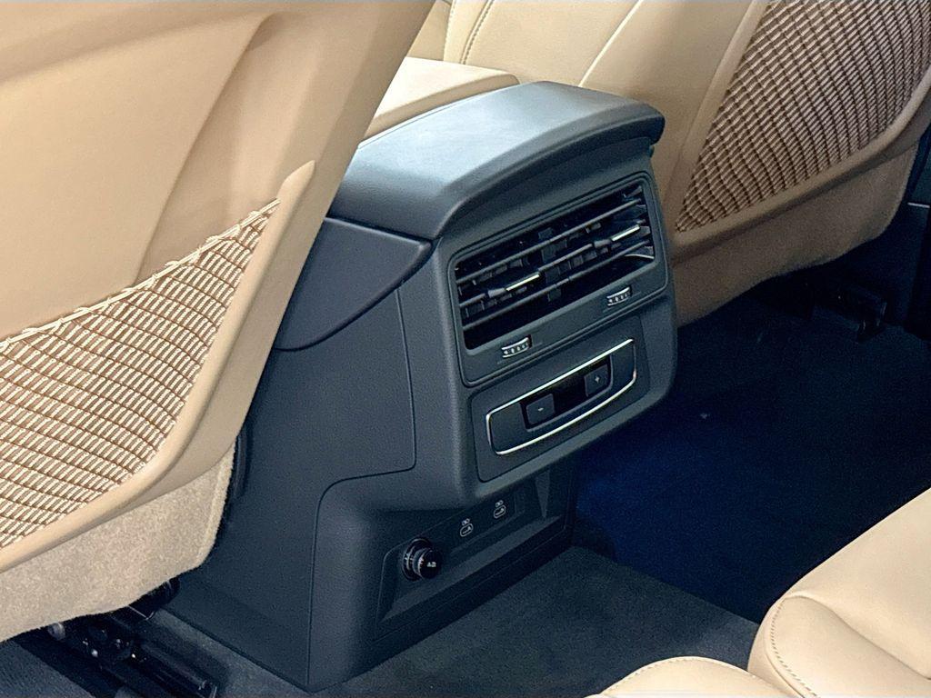 new 2025 Audi Q7 car, priced at $72,220