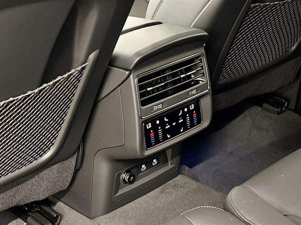 new 2025 Audi Q7 car, priced at $71,705