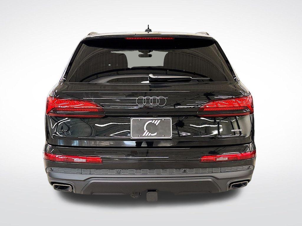 new 2025 Audi Q7 car, priced at $75,305