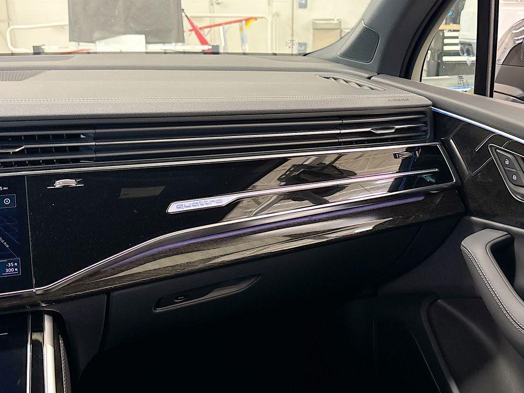 new 2025 Audi Q7 car, priced at $75,305