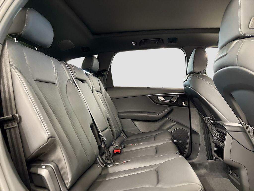 new 2025 Audi Q7 car, priced at $75,305