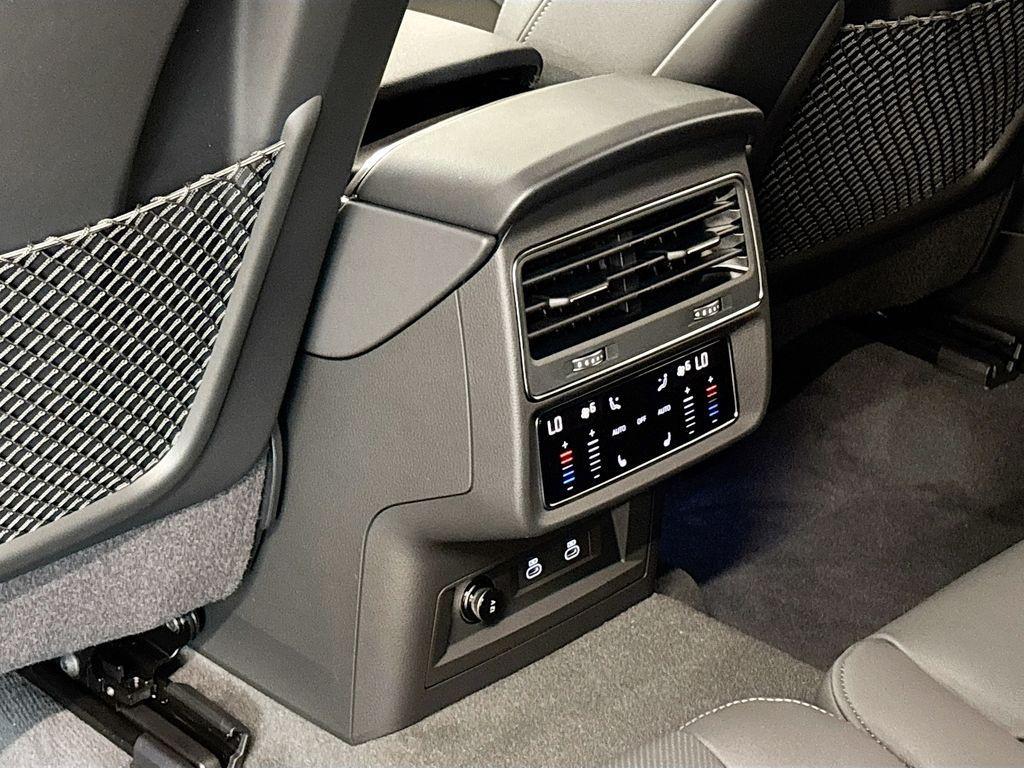 new 2026 Audi Q7 car, priced at $78,140