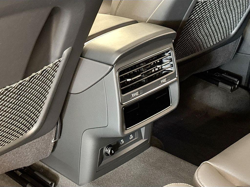 new 2025 Audi Q7 car, priced at $78,200